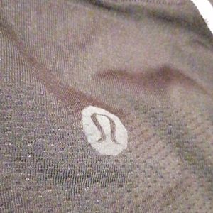 Lululemon in blk shirts